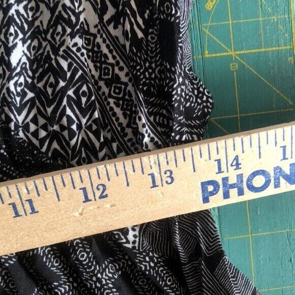 NY Collection Black White Print Ruffle V Neck Blouse Top Medium Short Sleeve - Picture 6 of 7